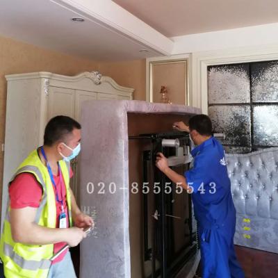 田邊村拆裝師傅正在拆裝家具
